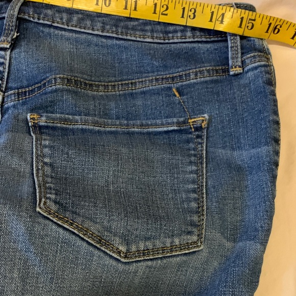 High Rise Jegging Distressed Jeans - Picture 6 of 6